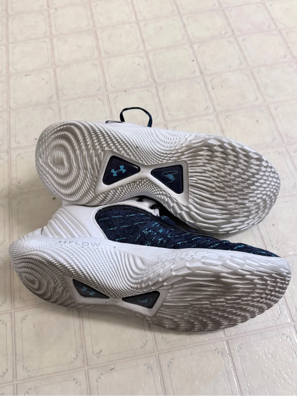 Under Armour Curry Navy Blue Low-Top Basketball Shoes Flow 9 Size: 8